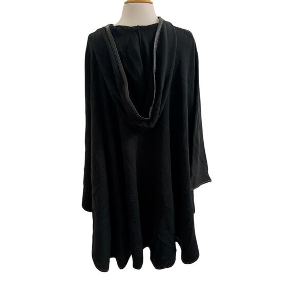 Patricia Nash Cape Poncho Vegan Leather Trim Ornate Metal Clasp Black OS NEW - Picture 10 of 13